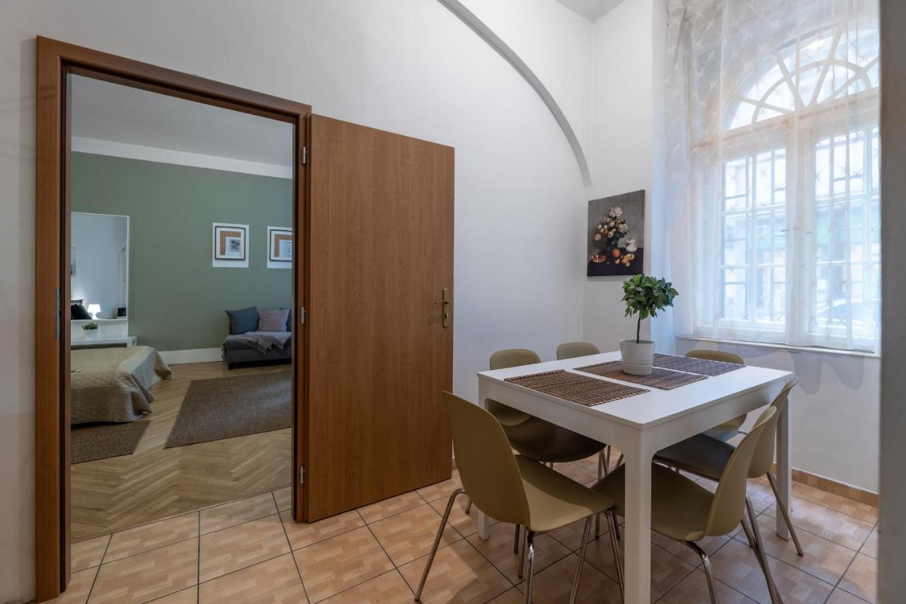 Spacious 3 Bedroom Apartment In The Heart Of ปราก ภายนอก รูปภาพ