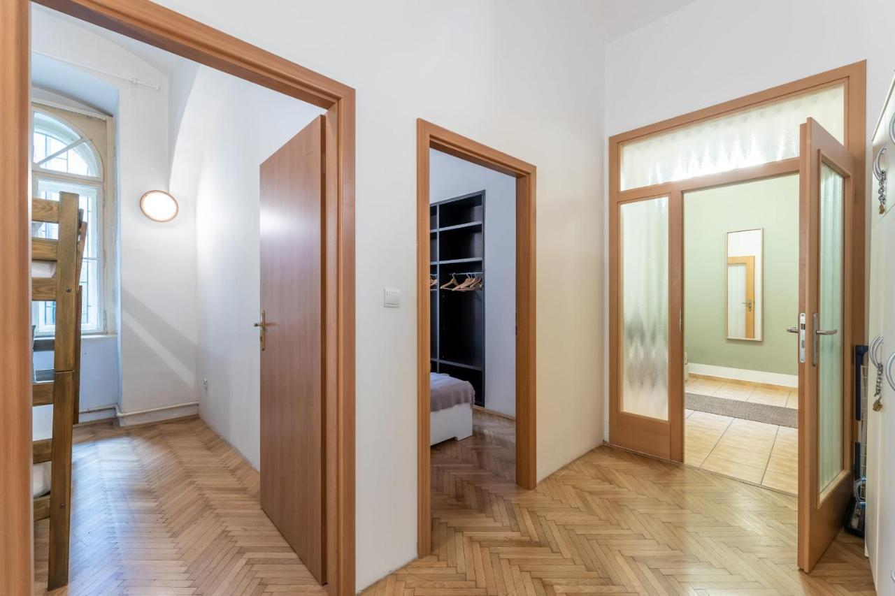 Spacious 3 Bedroom Apartment In The Heart Of ปราก ภายนอก รูปภาพ