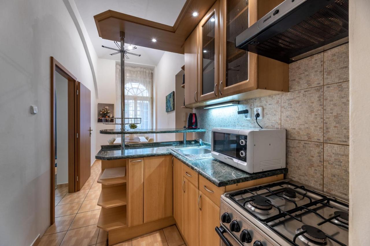 Spacious 3 Bedroom Apartment In The Heart Of ปราก ภายนอก รูปภาพ