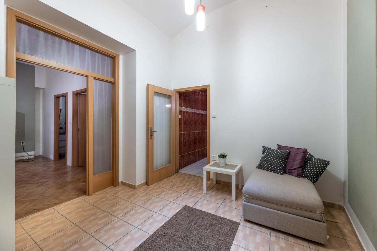 Spacious 3 Bedroom Apartment In The Heart Of ปราก ภายนอก รูปภาพ