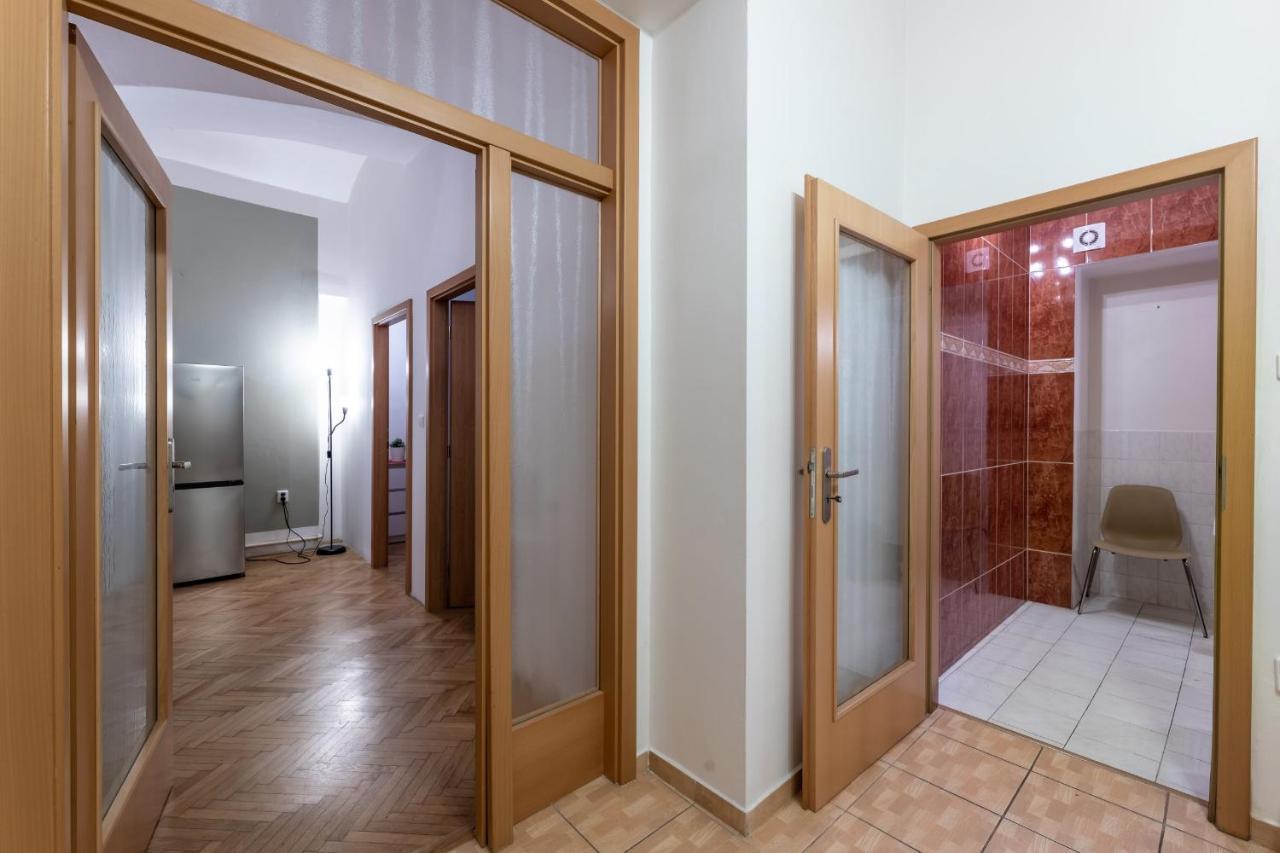 Spacious 3 Bedroom Apartment In The Heart Of ปราก ภายนอก รูปภาพ